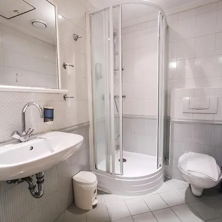 ゲストハウス Offi Haz エゲル